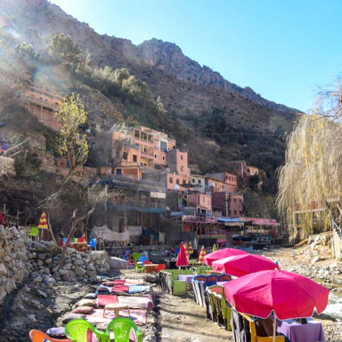 VALLÉE DE L’OURIKA, AVEC THÉ DANS UNE MAISON TRADITIONNELLE BERBÈRE